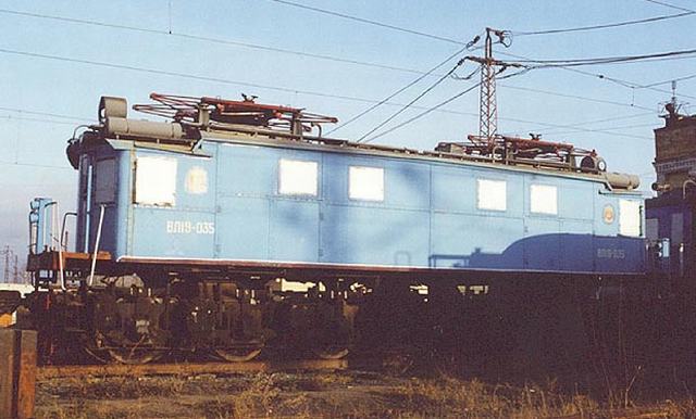 электровоз ВЛ19-035