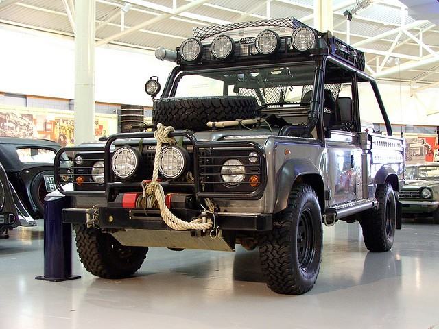 Музей British Heritage Motor Centre в Гейдне (Великобритания) Land Rover Лары Крофт