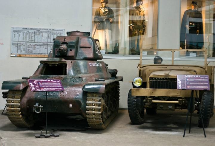 Танковый музей в Сомюре (Франция).Hotchkiss H39 Танковый музей в Сомюре (Франция).Hotchkiss H39