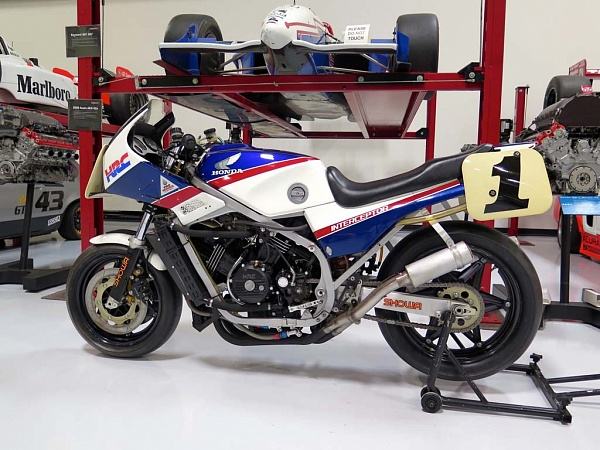 Honda Collection Hall � ����� �������� ����� � ������.Honda VFR750R Interceptor
