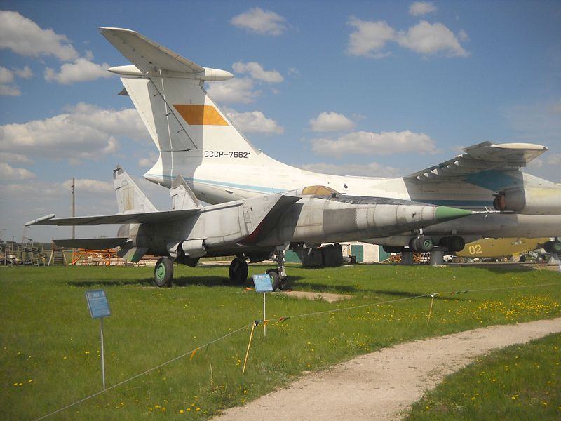 разведчик-бомбардировщик Миг-25РДС