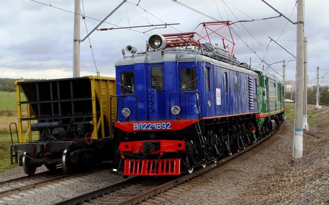 Экспонаты музея в Щербинке электровоз ВЛ22м-1892