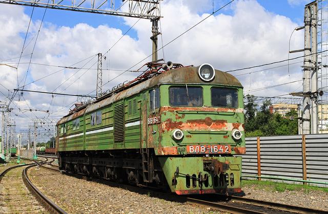 Экспонаты музея в Щербинке электровоз ВЛ8-1642
