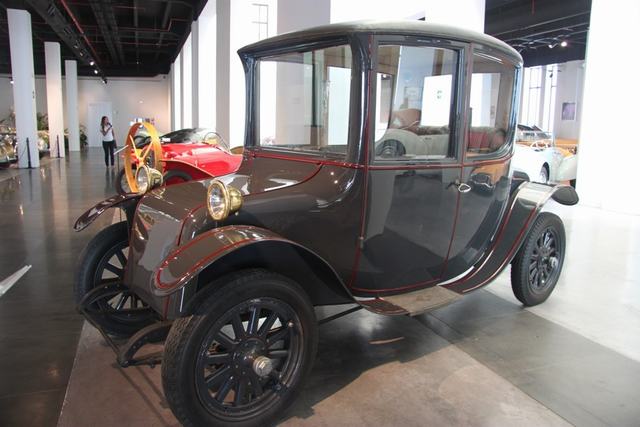 Автомобильный музей в Малаге (Испания). Milburn Electric 1916 г