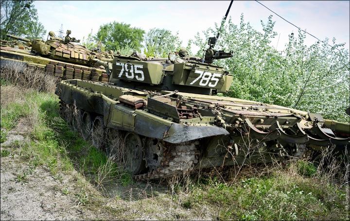 Кладбище танков на окраине Харькова (Украина). Кладбище танков на окраине Харькова (Украина).